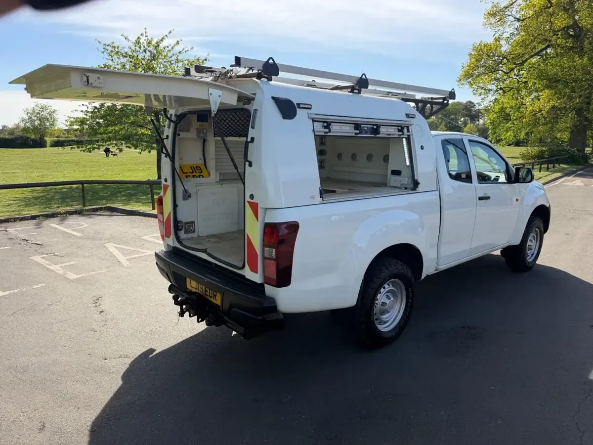 Used Isuzu D-Max 164 HP (120 kW) 2019 White Pickup