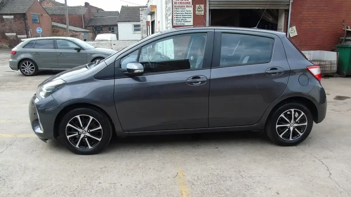Used Toyota Yaris 111 HP (81 kW) 2018 Grey Hatchback
