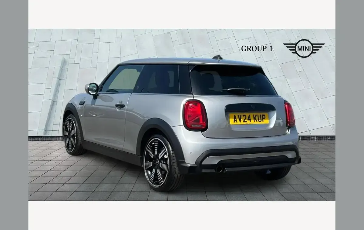 Used Mini Cooper Exclusive 136 HP (100 kW) 2024 Silver Hatchback