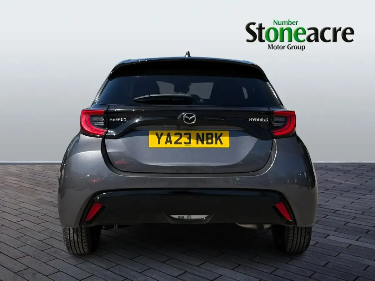 Używany Mazda 2 116 KM (85 kW) 2023 Szary Hatchback