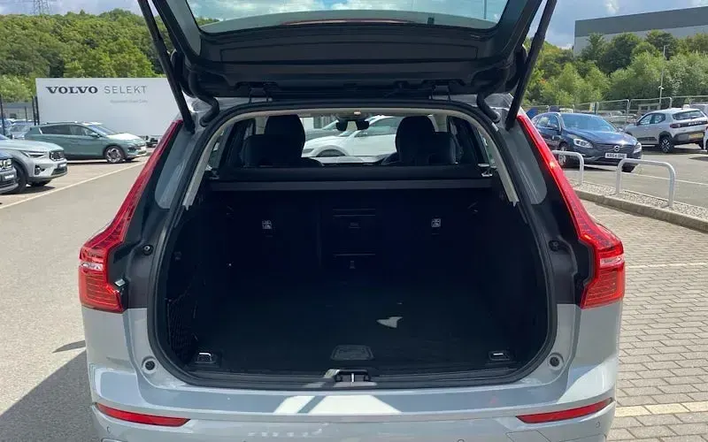 Used Volvo XC60 Core 250 HP (183 kW) 2025 Grey SUV
