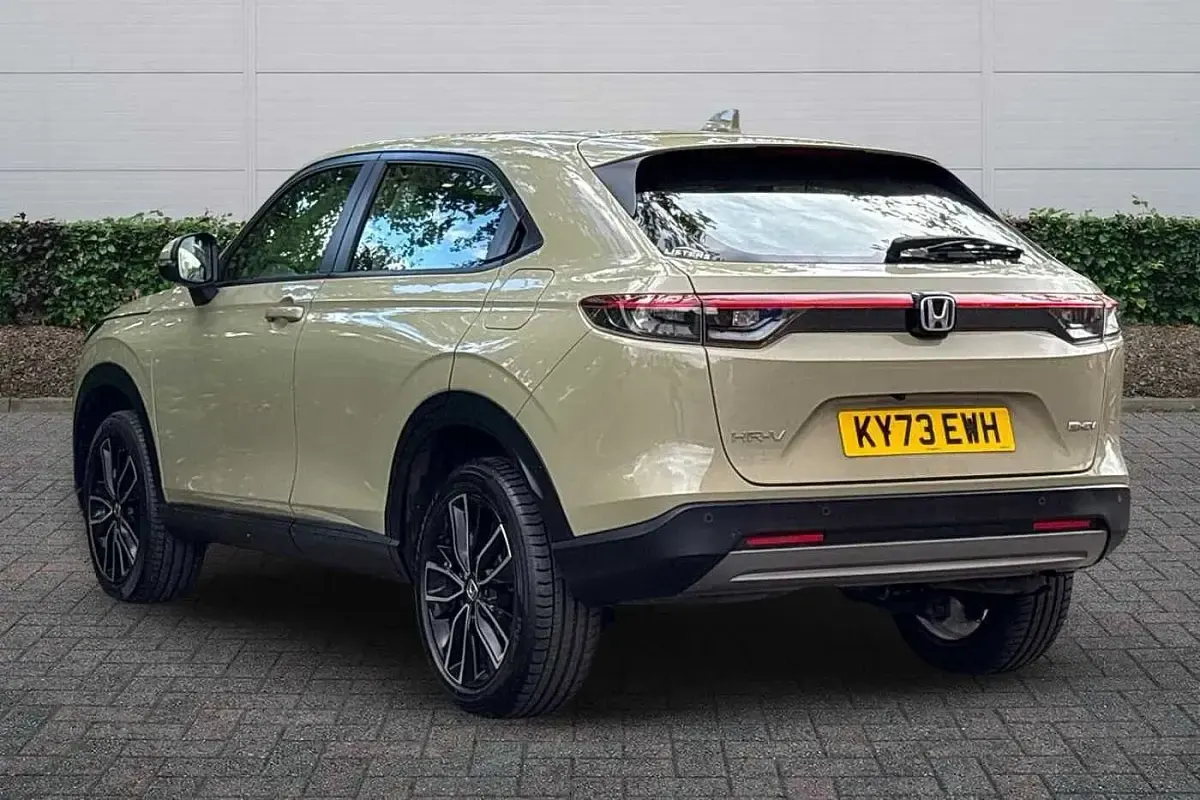 Used Honda HR-V Elegance 131 HP (96 kW) 2023 Beige SUV