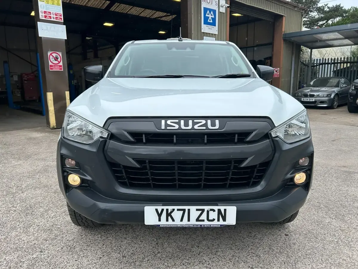 Używany Isuzu D-Max 164 KM (120 kW) 2021 Biały Pickup
