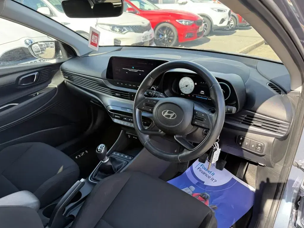 Used Hyundai i20 Premium 100 HP (73 kW) 2024 Blue Hatchback
