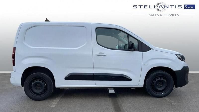 Used Peugeot Partner S 129 HP (94 kW) 2024 White MPV