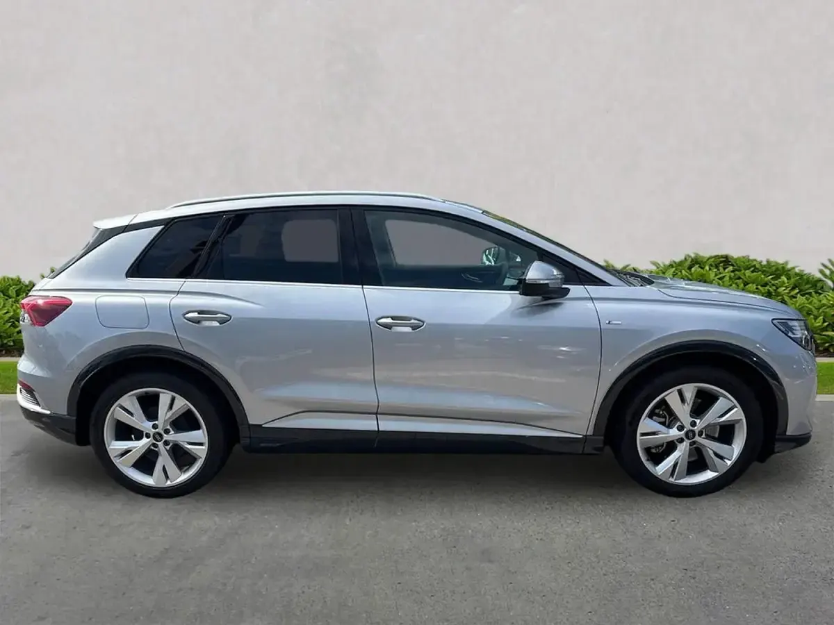 Second-hand Audi Q4 e-tron S-Line 210 kW (286 CP) 2025 Argintiu SUV