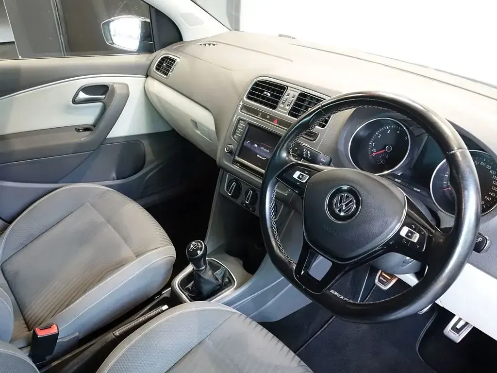 Used VW Polo Design 90 HP (66 kW) 2015 Black Hatchback