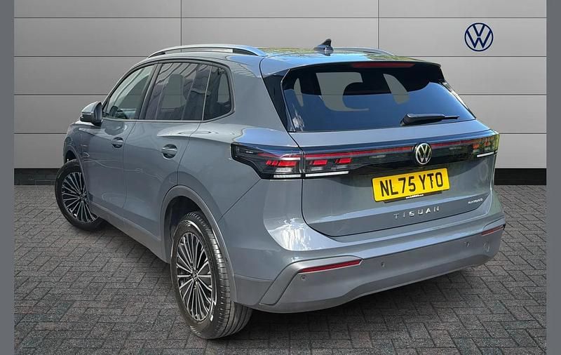Używany VW Tiguan Match 204 KM (150 kW) 2025 Szary SUV