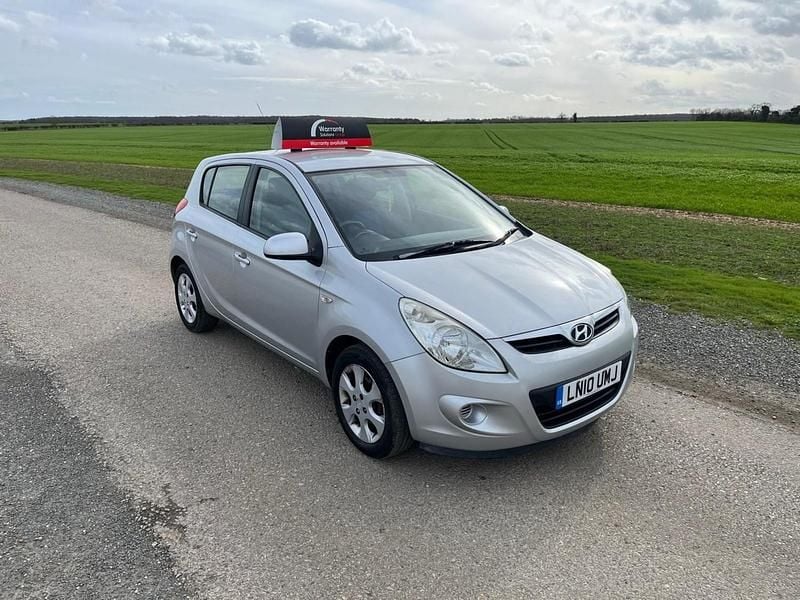 Used Hyundai i20 Comfort 99 HP (72 kW) 2010 Silver Hatchback