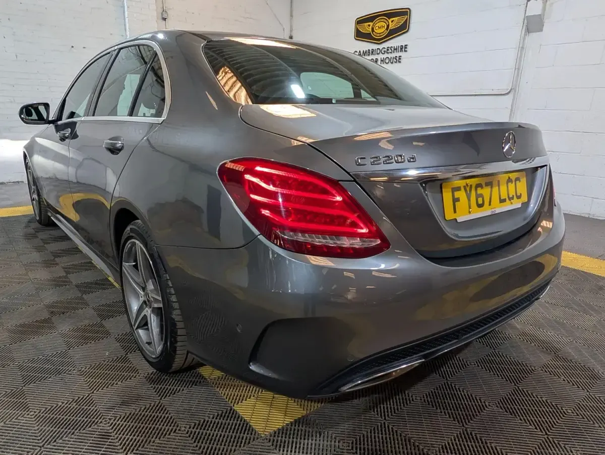 Usado Mercedes C220 AMG line 170 HP (125 kW) 2017 Cinzento Sedan