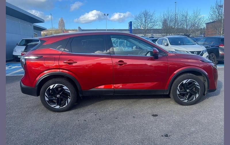 Used Nissan Qashqai N-Connecta 155 HP (114 kW) 2025 Red SUV