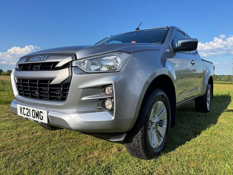 Used Isuzu D-Max 163 HP (119 kW) 2021 Silver Pickup