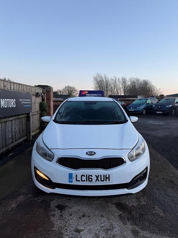 Used Kia Ceed 2016 White Hatchback