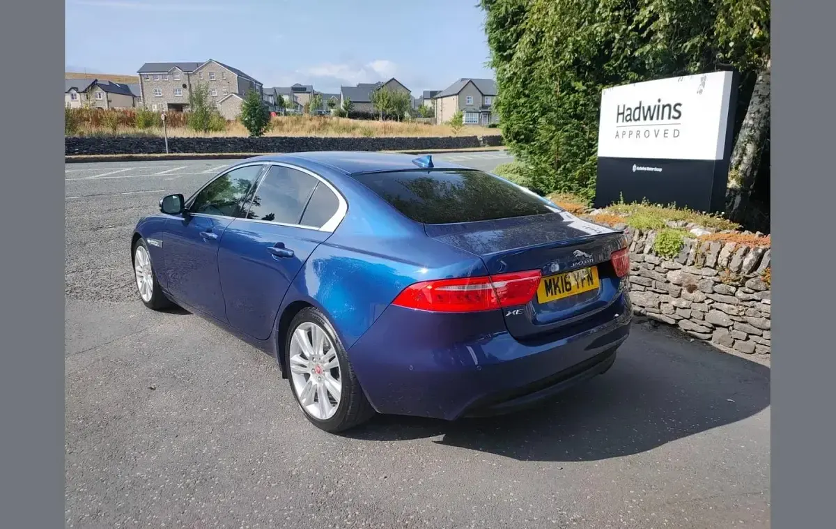 Used Jaguar XE Prestige 196 HP (144 kW) 2016 Blue Sedan