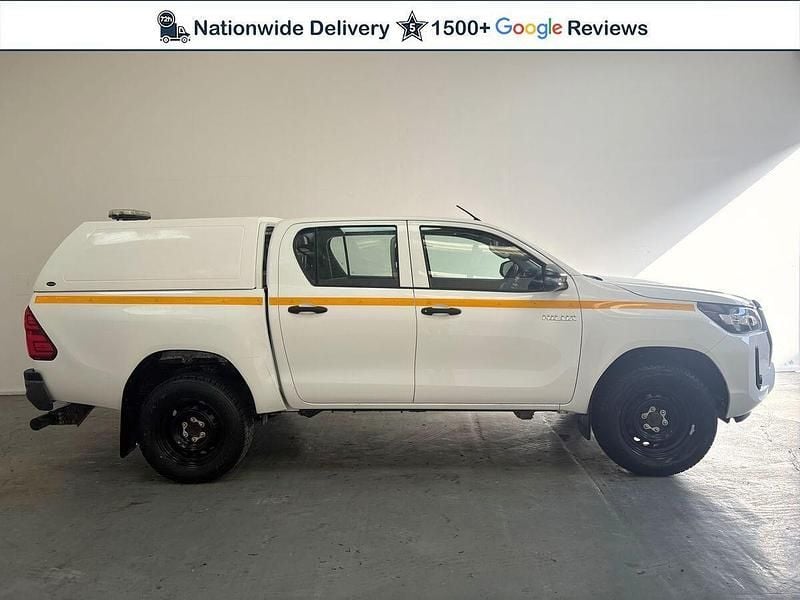 Used Toyota HiLux Active 150 HP (110 kW) 2021 White Pickup