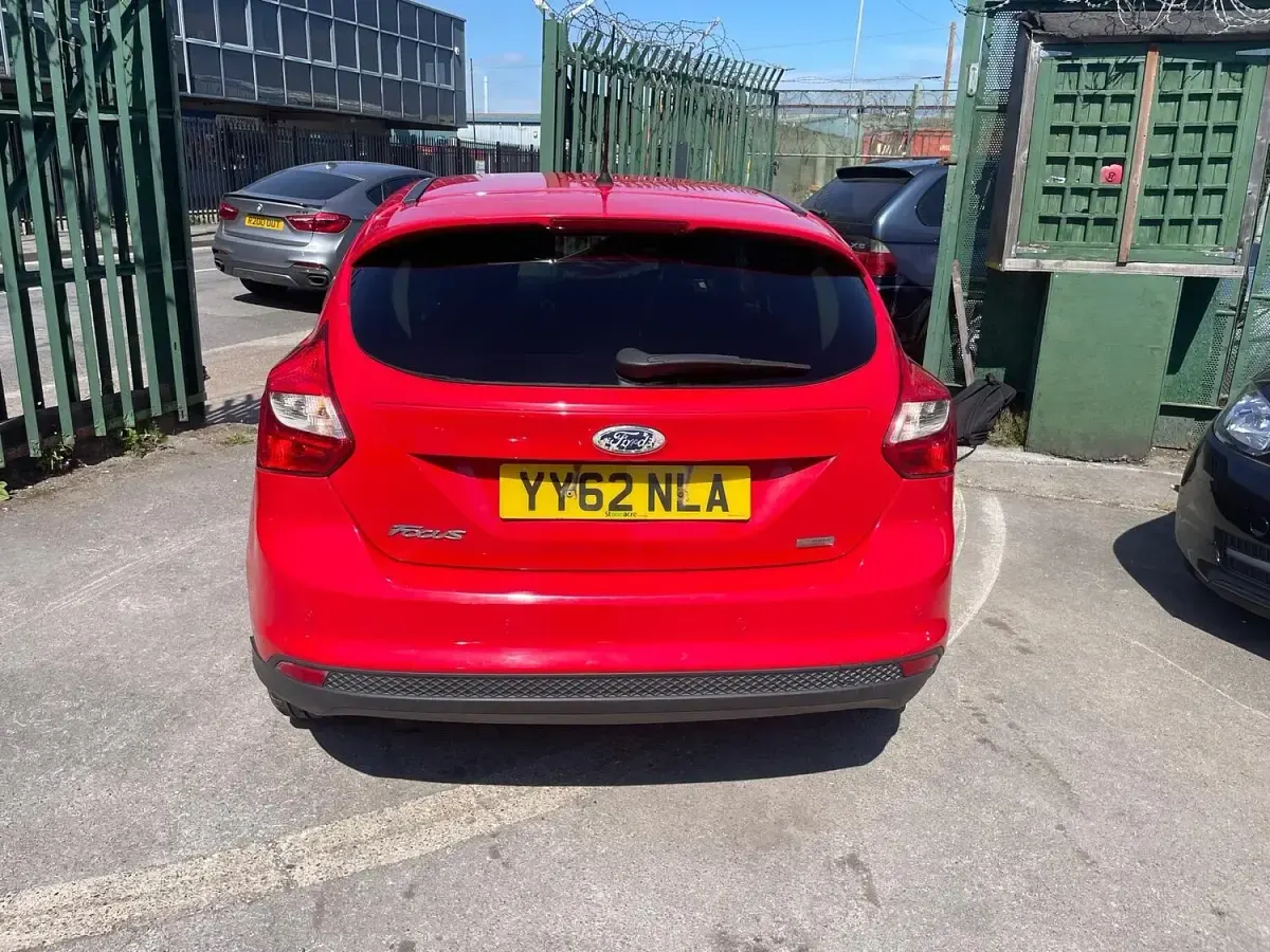 Used Ford Focus Zetec 125 HP (91 kW) 2012 Red Hatchback