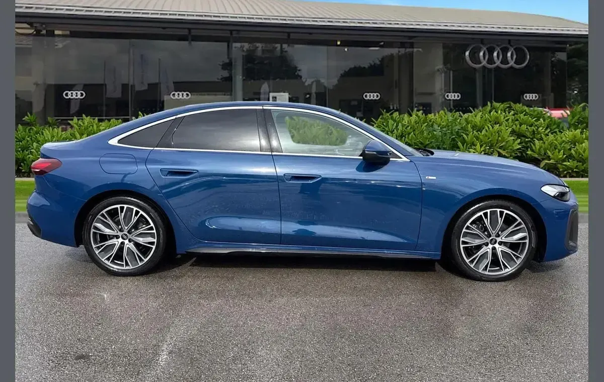 Begagnad Audi A5 S-Line 150 HK (110 kW) 2025 Blå Sedan