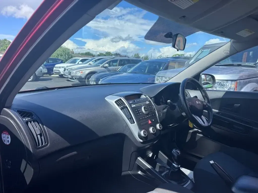 Used Kia Ceed 2010 Red Hatchback
