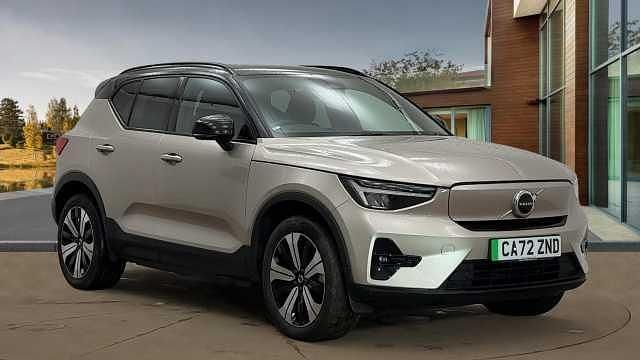 Bright dusk Used 2022 Volvo XC40 Plus SUV | £21,490 (Fair price) - Image 1/4