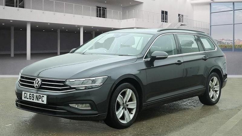 Usado VW Passat SE 150 HP (110 kW) 2020 Cinzento Carrinha