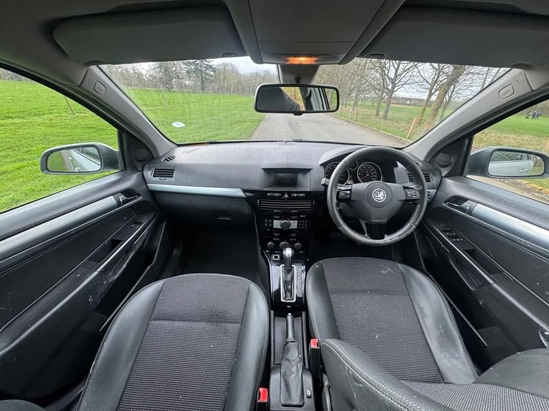 Used Vauxhall Astra Design Edition 138 HP (101 kW) 2007 Silver Estate