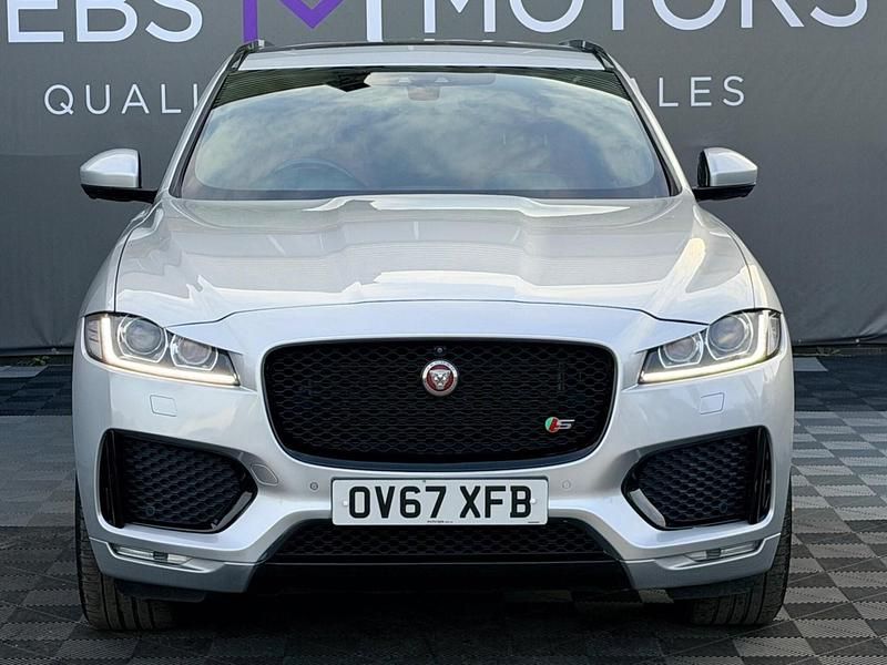 Begagnad Jaguar F-Pace Supercharged 2017 Silver SUV