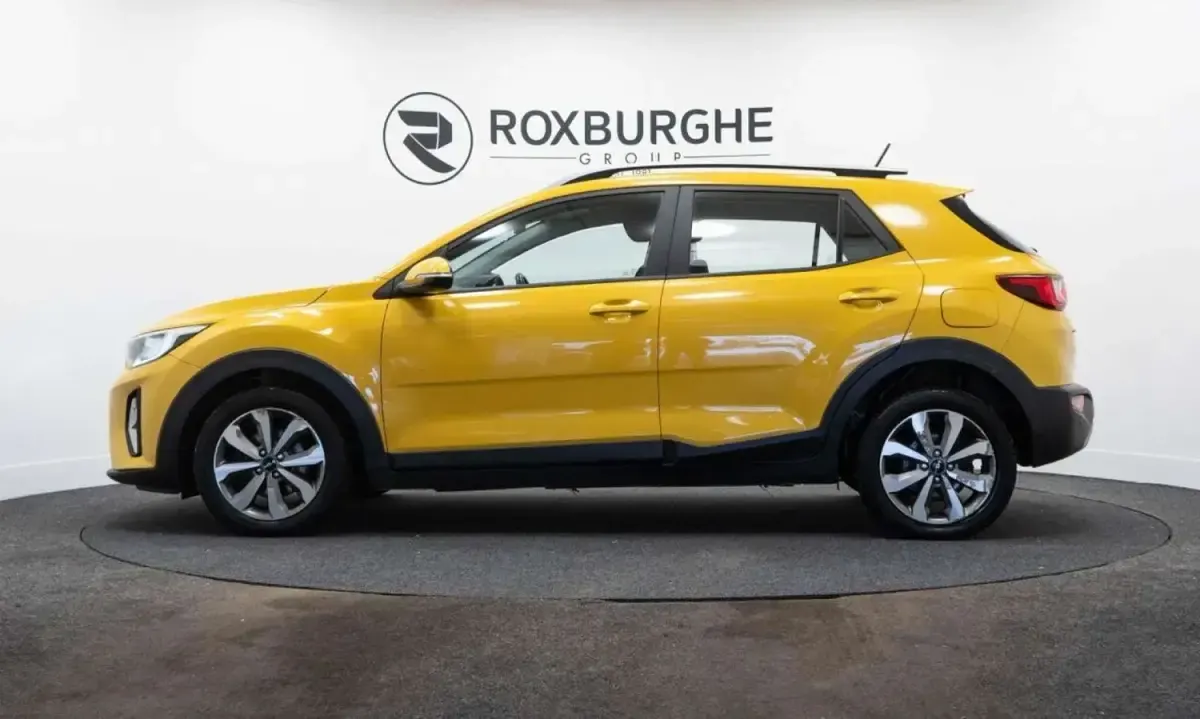 Second-hand Kia Stonic 99 CP (72 kW) 2022 Galben SUV