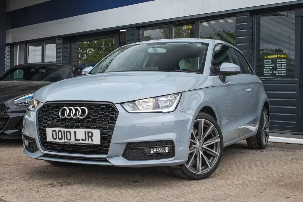 Begagnad Audi A1 Sport 116 HK (85 kW) 2018 Grå Halvkombi