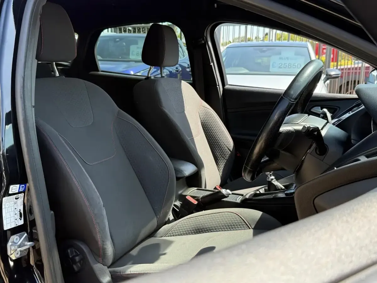 Used Ford Focus ST-Line 138 HP (101 kW) 2018 Black Hatchback