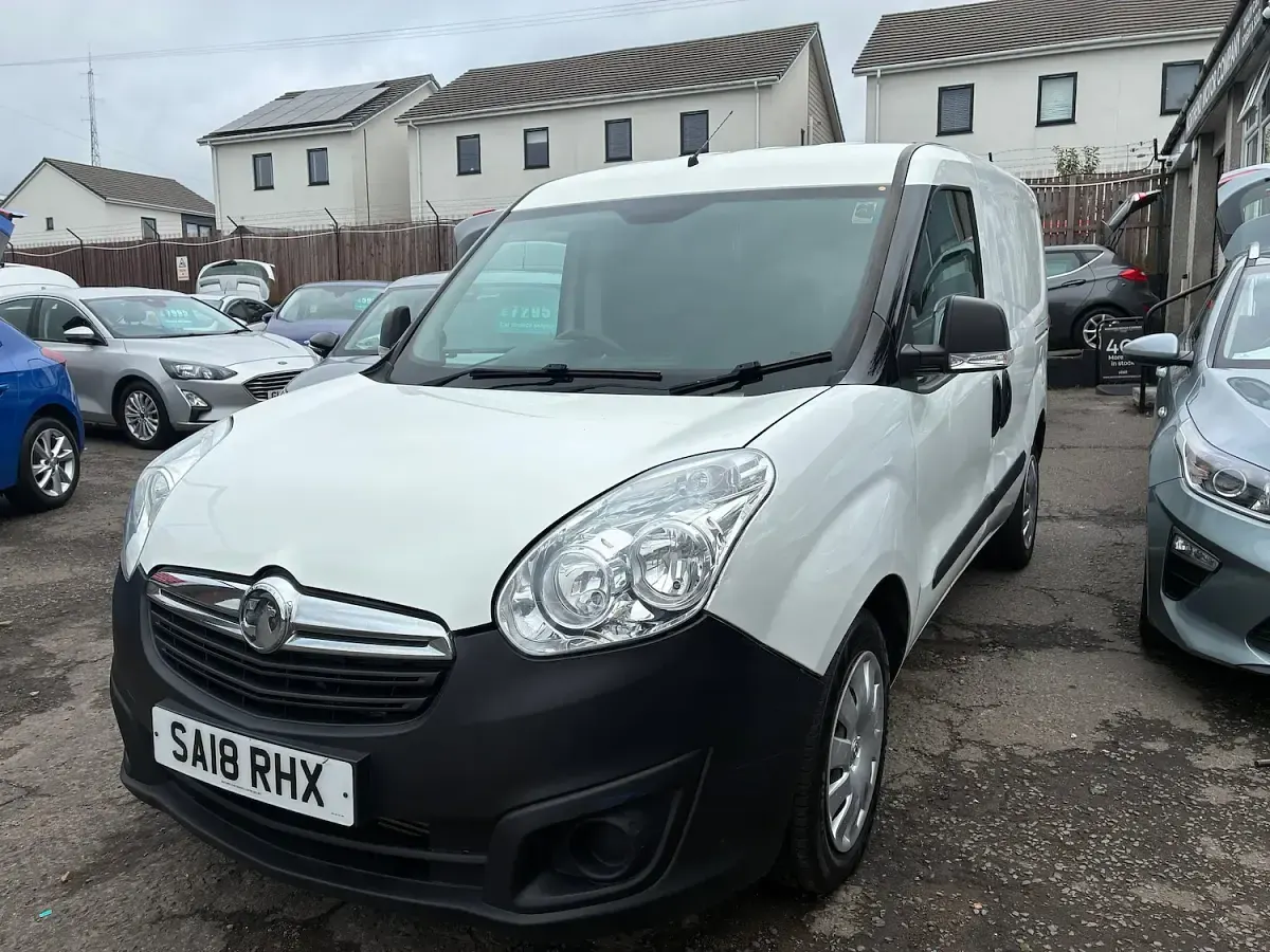 Used Vauxhall Combo 95 HP (69 kW) 2018 White MPV