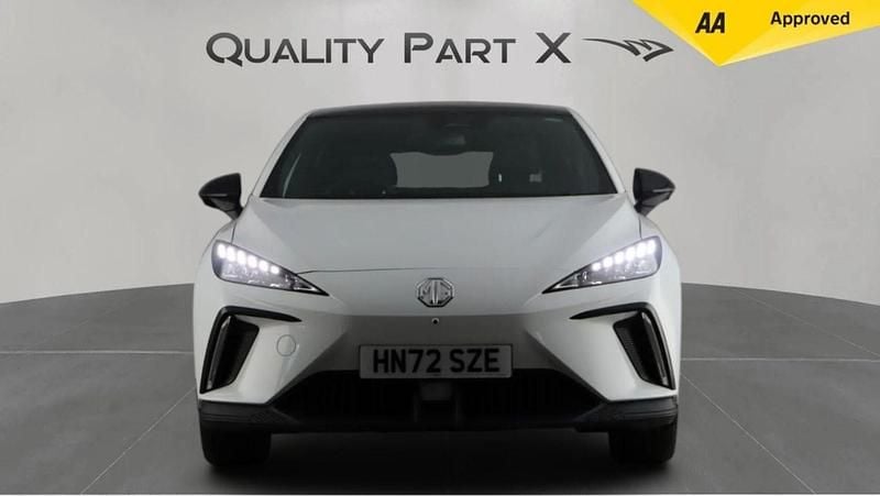 Used MG MG4 EV Trophy 2022 White Hatchback