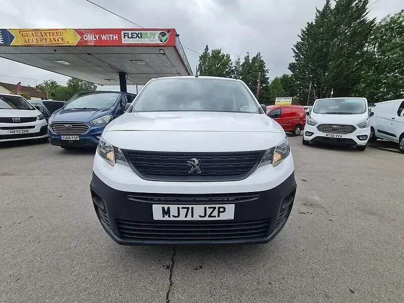 Used Peugeot Partner Premium 131 HP (96 kW) 2021 White MPV