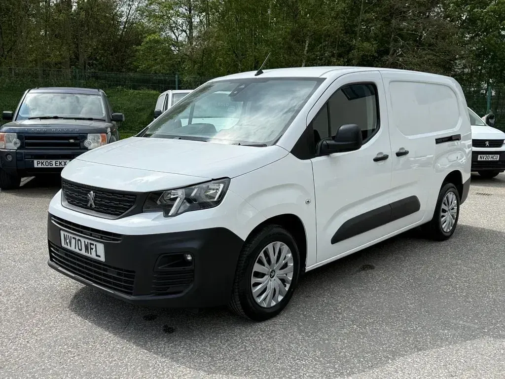 Used Peugeot Partner 131 HP (96 kW) 2021 White MPV