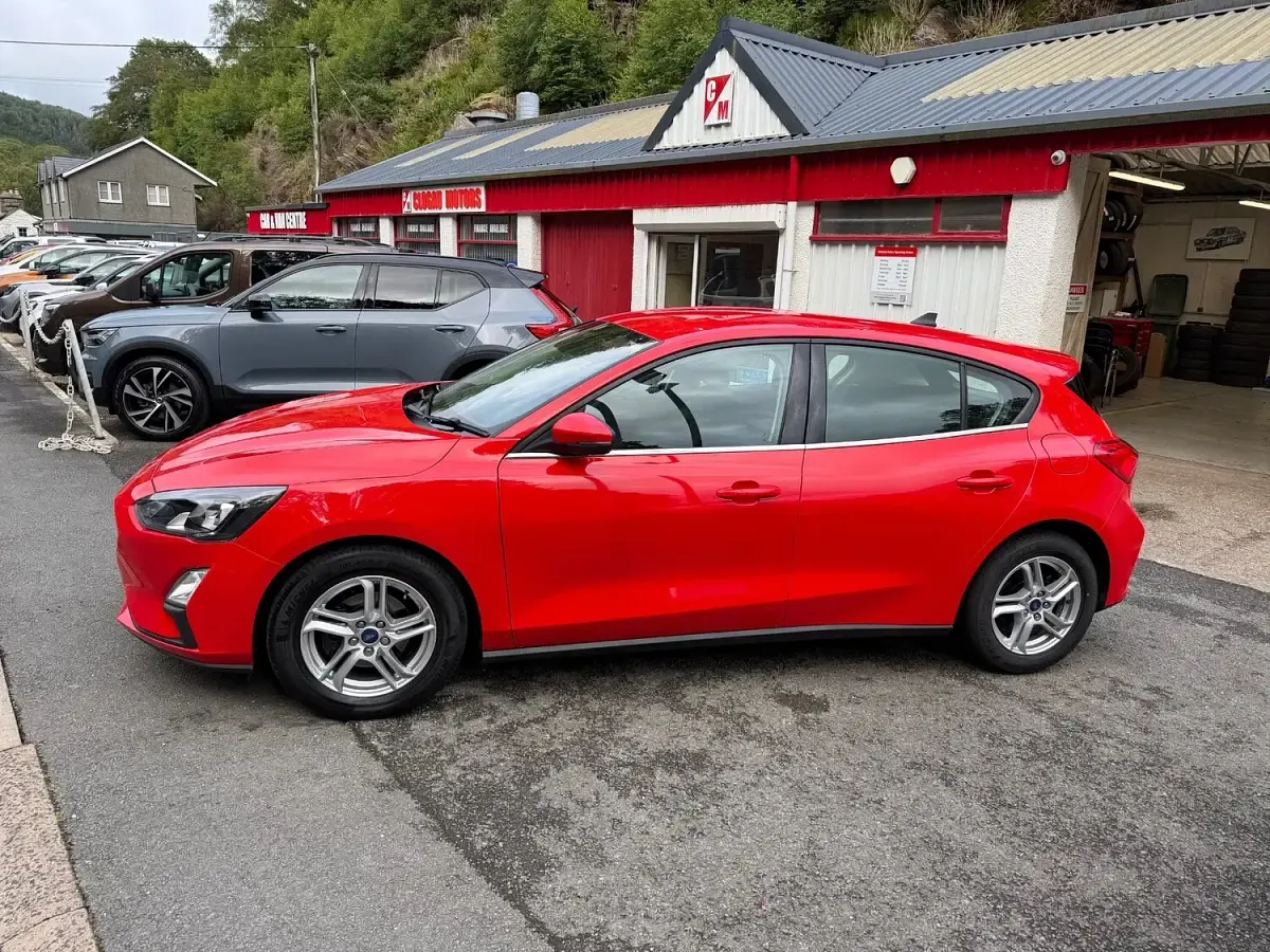 Used Ford Focus Zetec 120 HP (88 kW) 2021 Red Hatchback