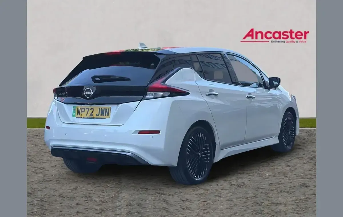 Used Nissan Leaf N-Connecta 110 kW (150 HP) 2022 White Hatchback