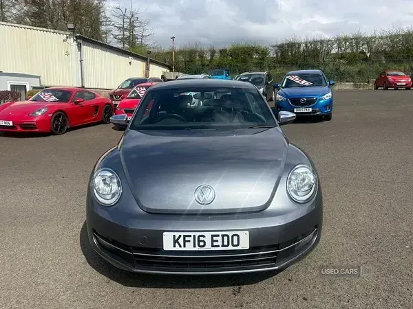 Usado VW Beetle Design 105 HP (77 kW) 2016 Cinzento Citadino