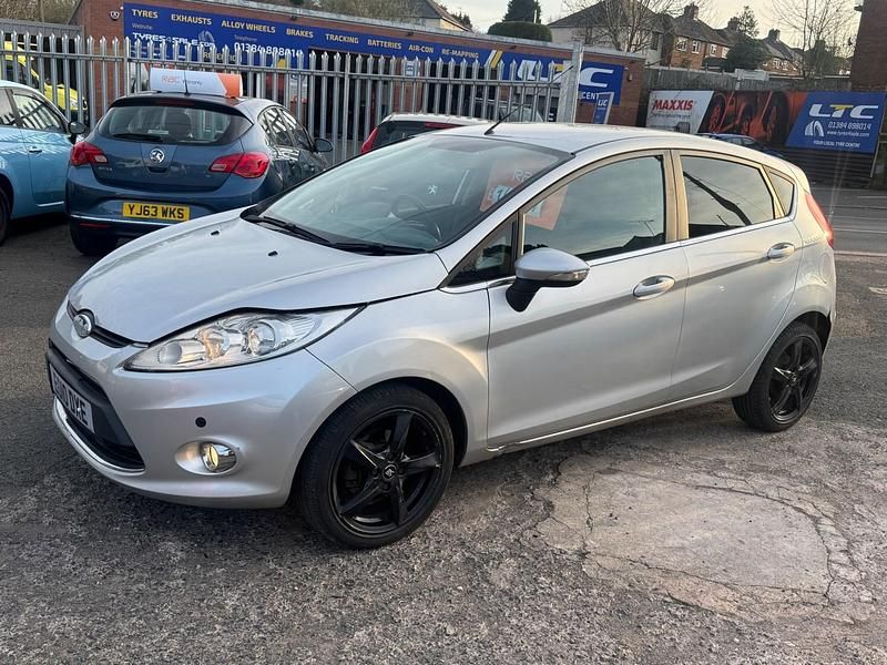 Used Ford Fiesta Zetec 89 HP (65 kW) 2010 Silver Hatchback