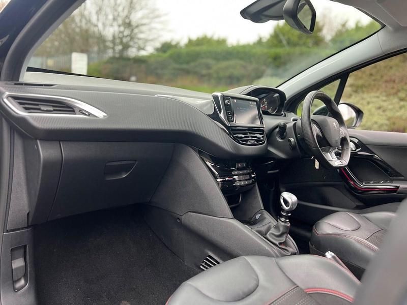 Used Peugeot 208 GT-line 110 HP (80 kW) 2019 Black Hatchback