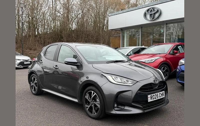 Used Toyota Yaris Hybrid Design 113 HP (83 kW) 2025 Grey Hatchback