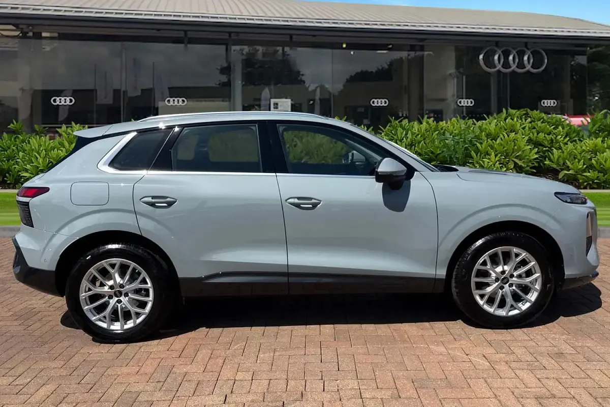 New Audi Q3 Sport 150 HP (110 kW) 2026 Green SUV