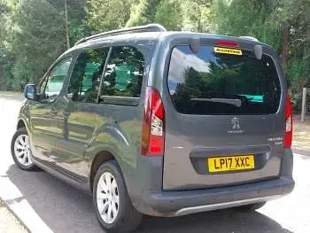 Used Peugeot TePee Outdoor 110 HP (80 kW) 2017 Grey Estate