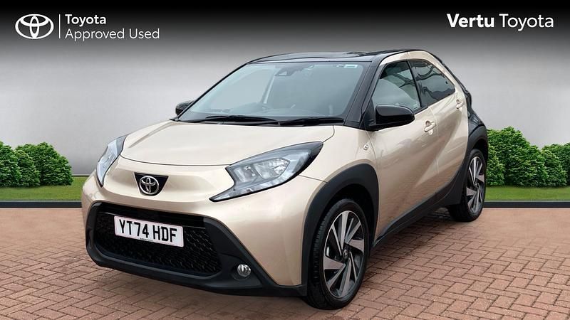Used Toyota Aygo X 72 HP (52 kW) 2024 Beige SUV