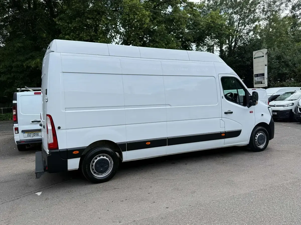 Used Renault Master Komfort 2021 White MPV