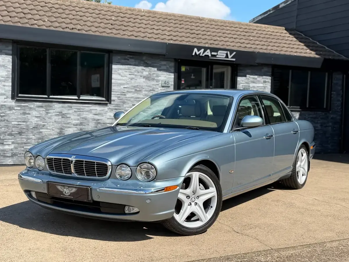 Usado Jaguar XJ Sovereign 207 HP (152 kW) 2006 Azul Sedan