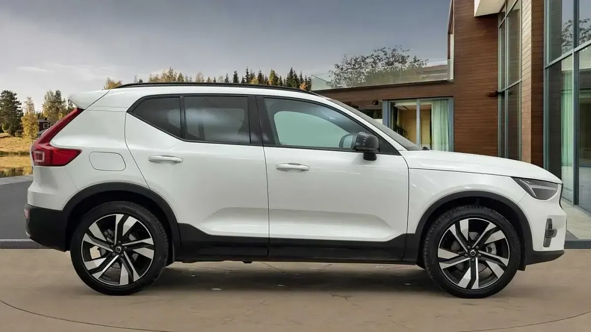 Used Volvo XC40 Plus 161 HP (118 kW) 2024 White SUV
