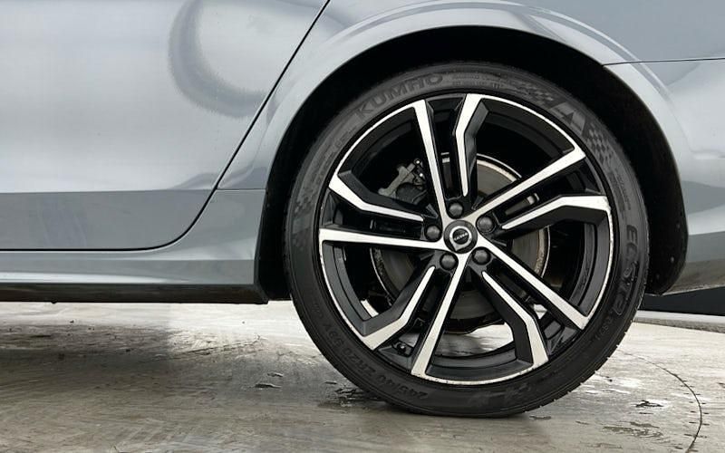 Used Volvo V90 R-Design 350 HP (257 kW) 2021 Thunder grey Estate