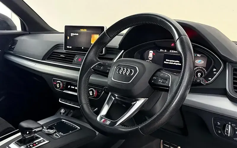 Used Audi Q5 S-Line 190 HP (139 kW) 2019 Black SUV