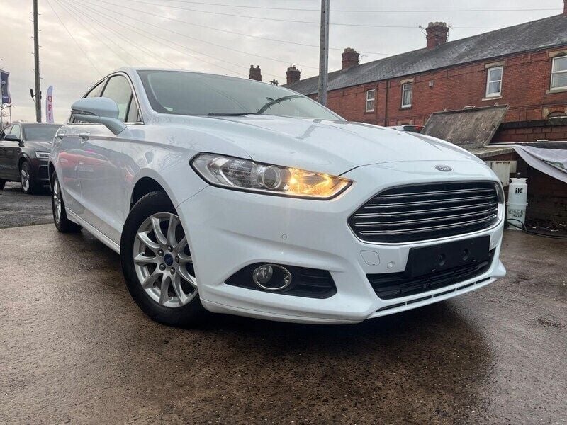 White Used 2016 Ford Mondeo Zetec Hatchback | £5,995 (Expensive) - Image 1/4