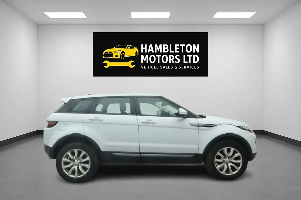 Used Land Rover Range Rover evoque SE 2018 White Estate