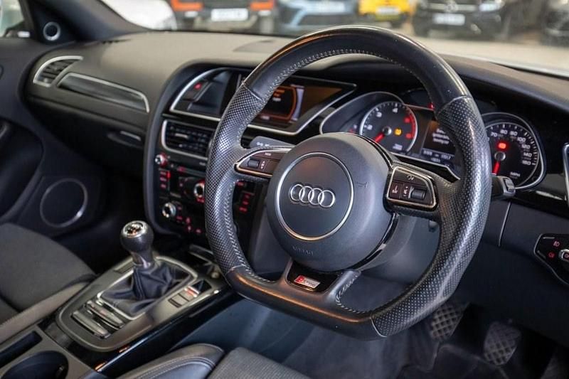 Begagnad Audi A4 Black Edition 150 HK (110 kW) 2014 Vit Sedan